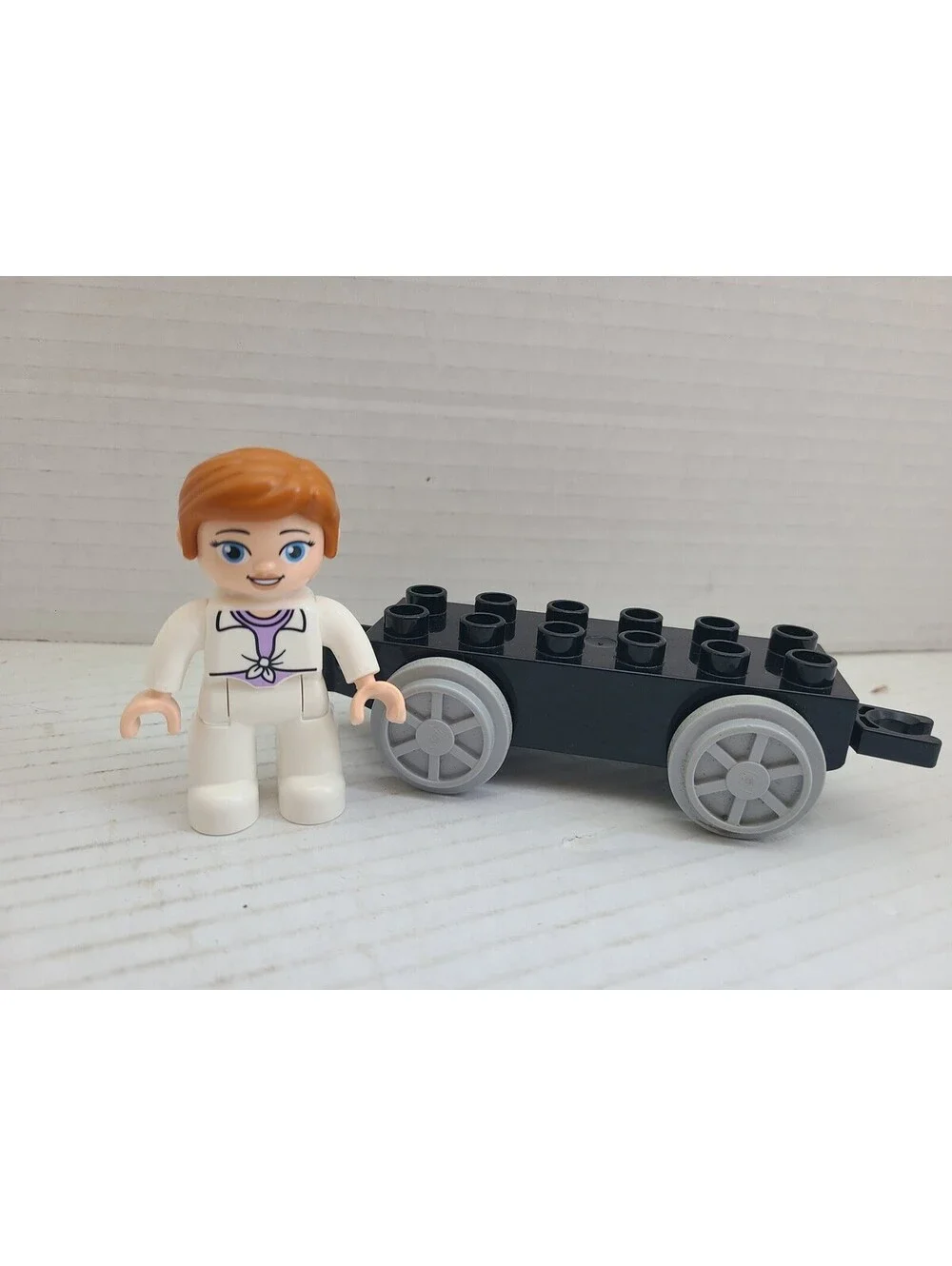 Lego Duplo Claire Dearing Jurassic World Dinosaur Nursery Miniature